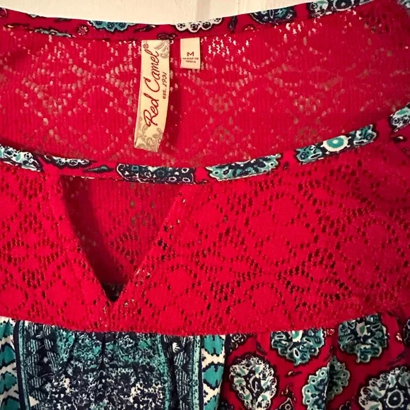 Red camel Medium colorful lace detail at top blouse.  3/4 length sleeves. - Picture 3 of 5